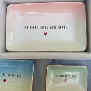 Peace Love World Nesting Plates Decor. Brand new in box.